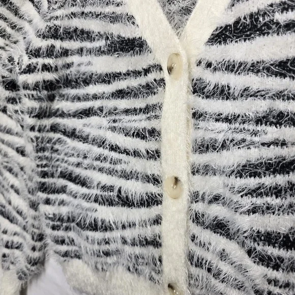 Cozy Striped Women's Cardigan - Picture 4 of 9